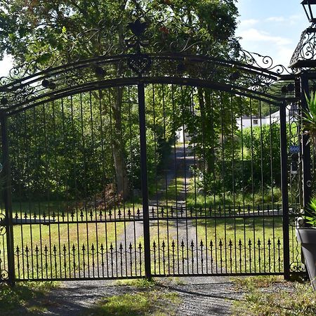Chateau Roquehort Avec Ev Recharge Point 22Kw Monein Exterior foto